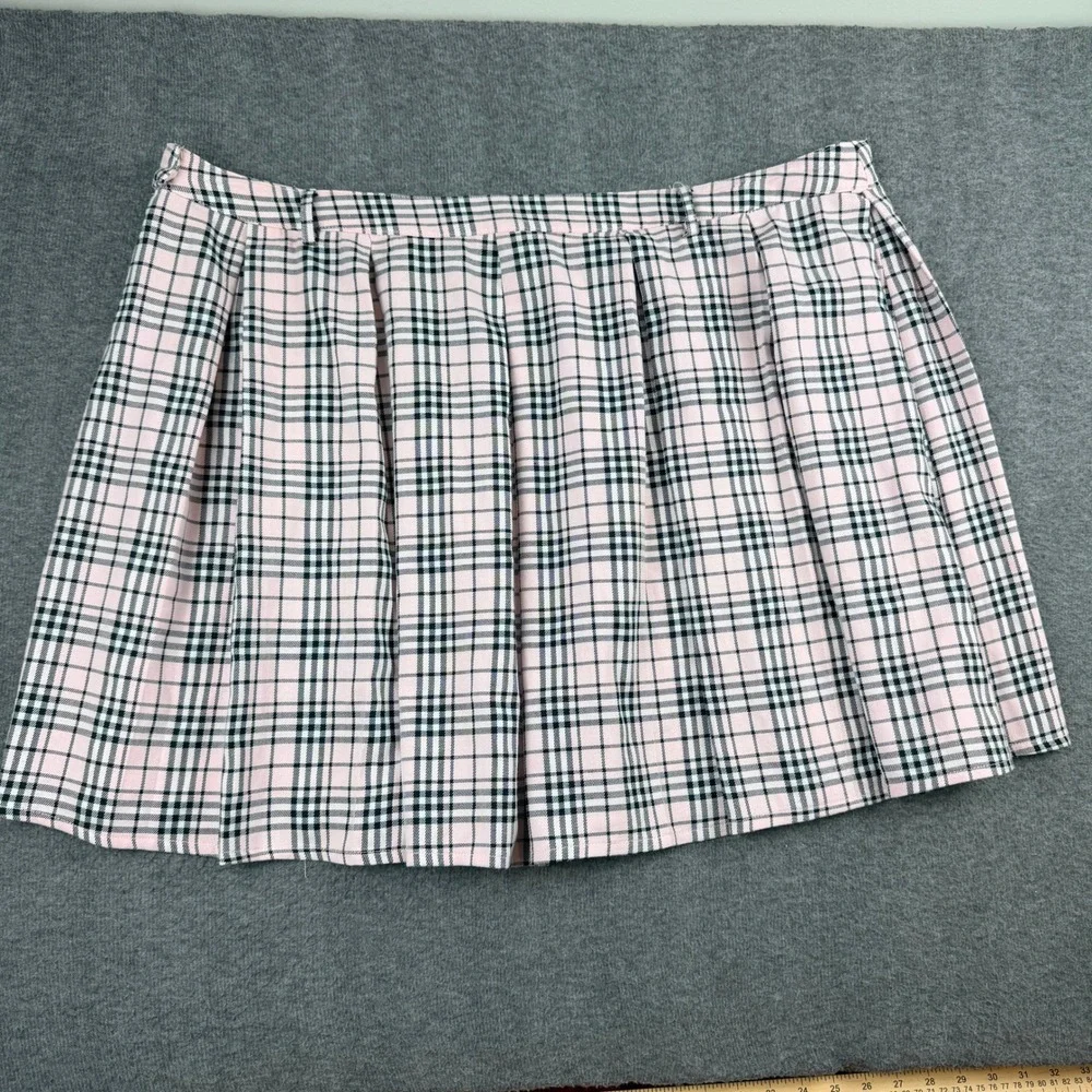Hot Topic Pleated Mini Skirt Women's Size 4 Pink‎ Black Plaid Preppy Alt Punk